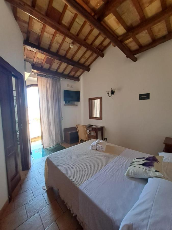 Hotel Cala Buguto Кустоначи Экстерьер фото