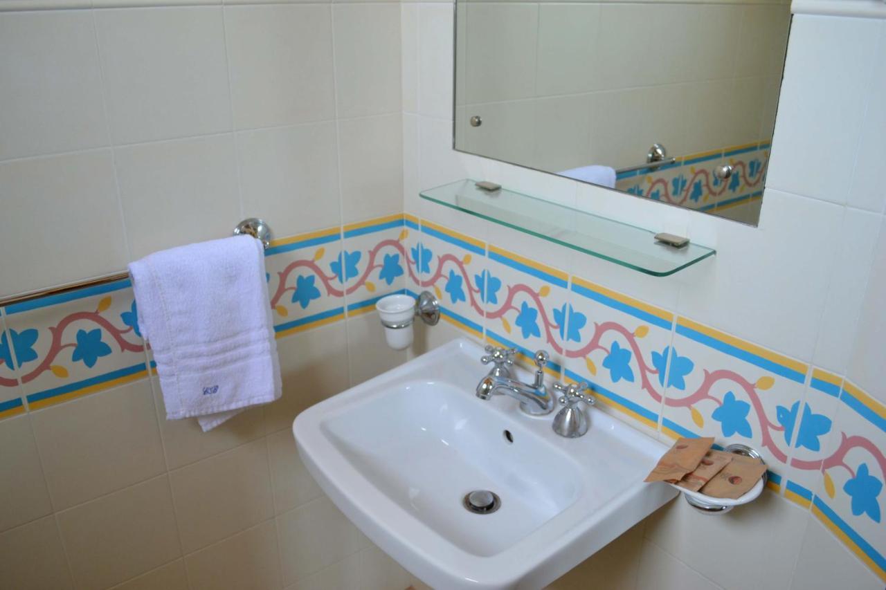 Hotel Cala Buguto Кустоначи Экстерьер фото
