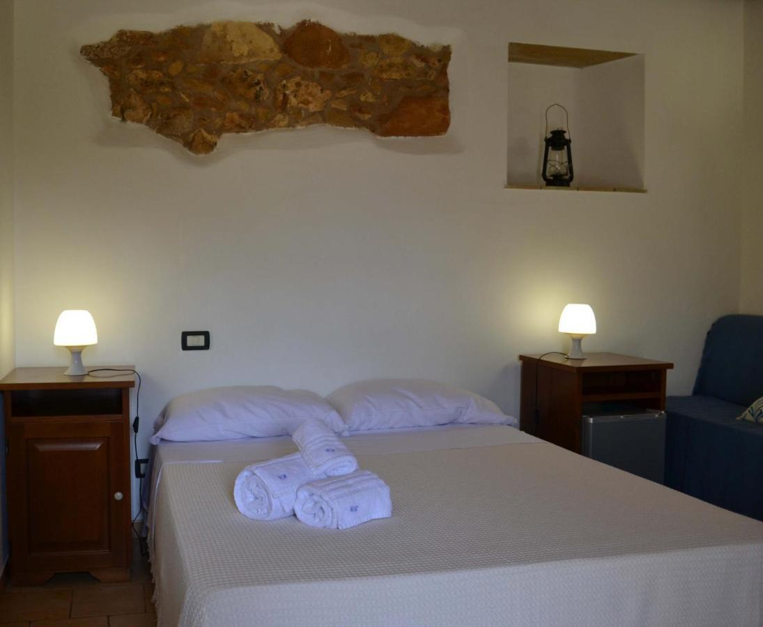 Hotel Cala Buguto Кустоначи Экстерьер фото