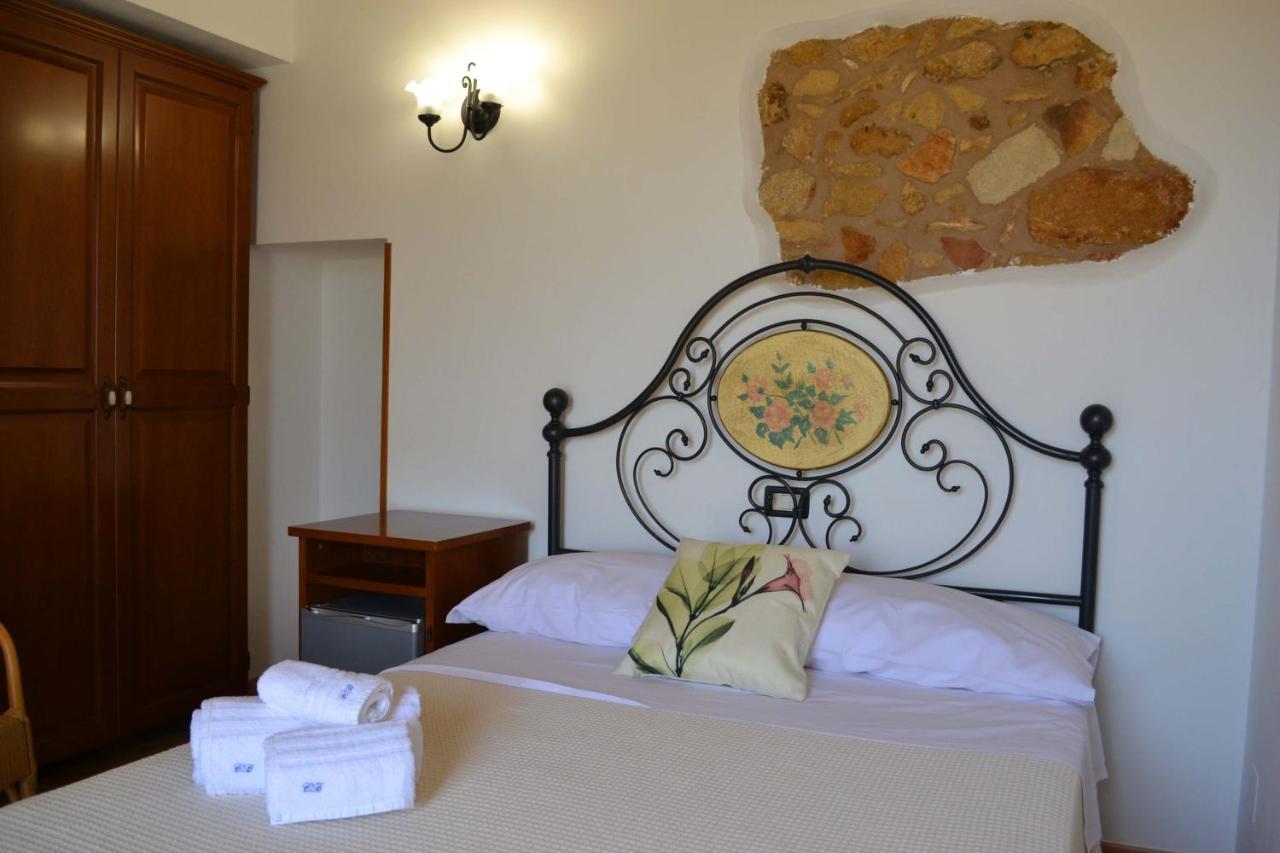 Hotel Cala Buguto Кустоначи Экстерьер фото