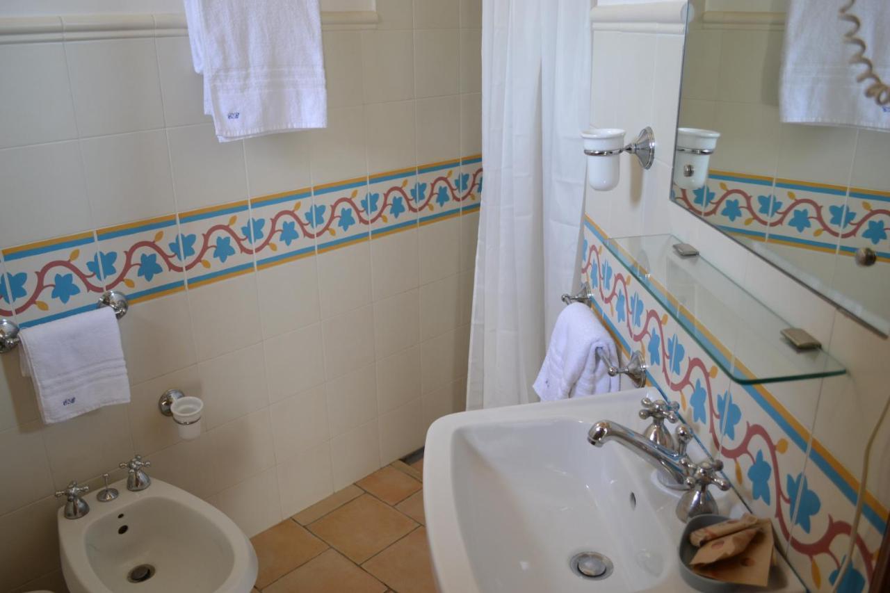 Hotel Cala Buguto Кустоначи Экстерьер фото