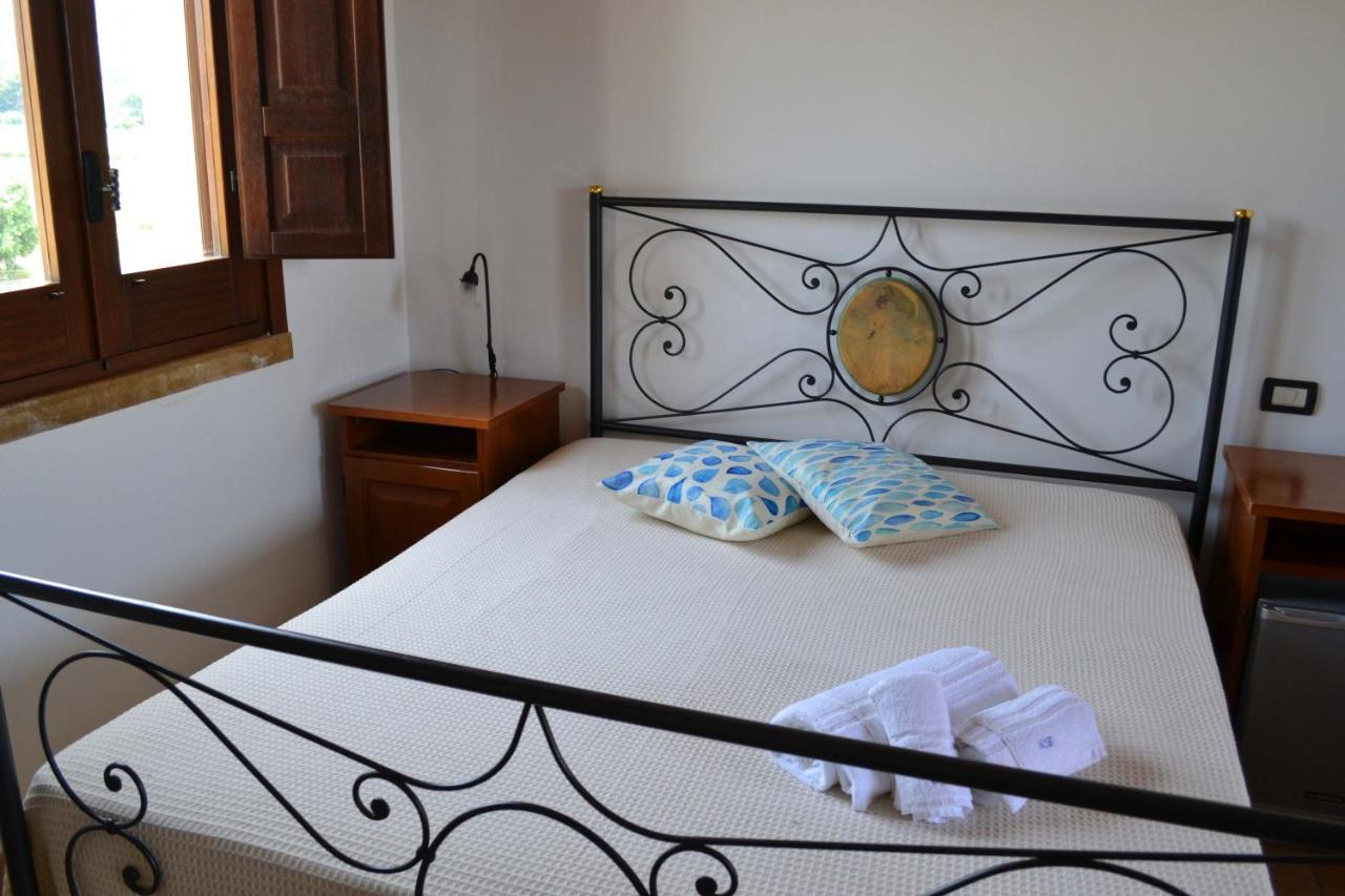 Hotel Cala Buguto Кустоначи Экстерьер фото