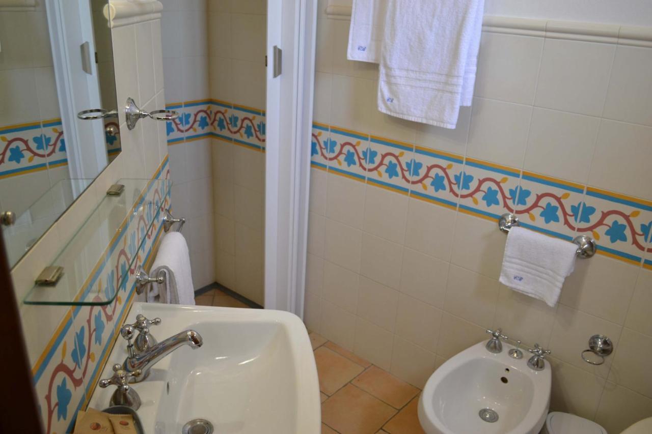 Hotel Cala Buguto Кустоначи Экстерьер фото